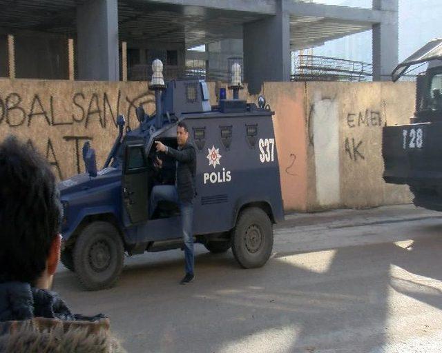 Ek Fotoğraflarla Geniş Haber// Bağcılar'da pazarcılara biber gazı ve tazyikli suyla müdahale