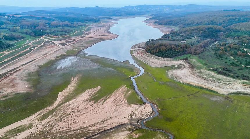 İstanbul'a su sağlayan barajlar alarm veriyor! Kuraklığın izleri havadan görüntülendi