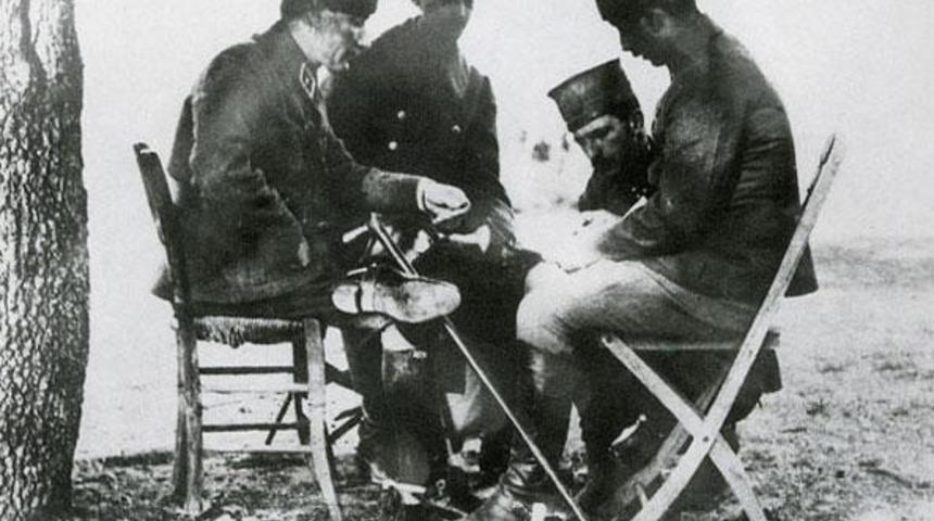 B&uuml;y&uuml;k Taarruz &ouml;ncesi &ccedil;ekilen fotoğraftaki ağa&ccedil; bulundu