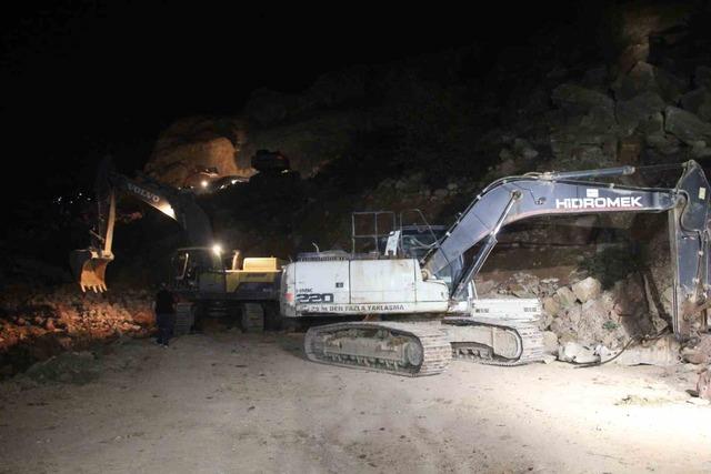 75 yaşındaki işçi 6 gündür enkaz altında 1