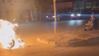 Çalışmayan motorunu yakıp, karşısına geçip izledi