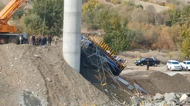Diyarbakır’da köprü inşaatında iskele çöktü! Yaralılar var…