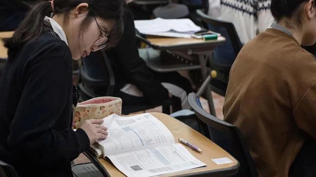 O ülkeye seyahat edecekler dikkat: Uçuşları tek tek durduruyorlar! Sebebi üniversite sınavı çıktı