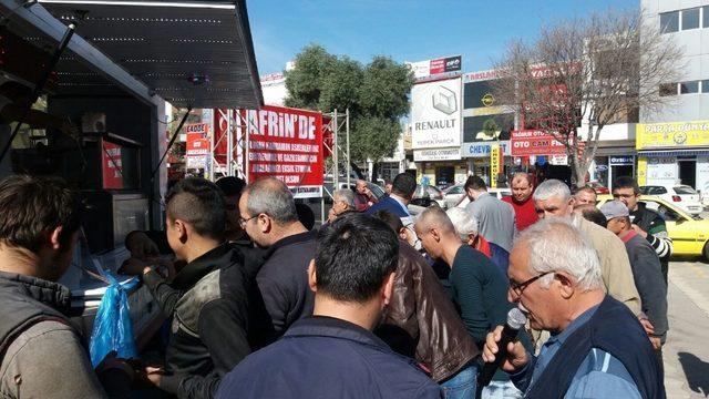 Sanayi sitesi esnafından Afrin şehitleri için tatlı