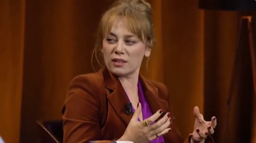 Demet Evgar &ccedil;ocuk sahibi olmanın zorluğunu anlattı! "G&ouml;ğ&uuml;s u&ccedil;larına jilet atıyorlar"