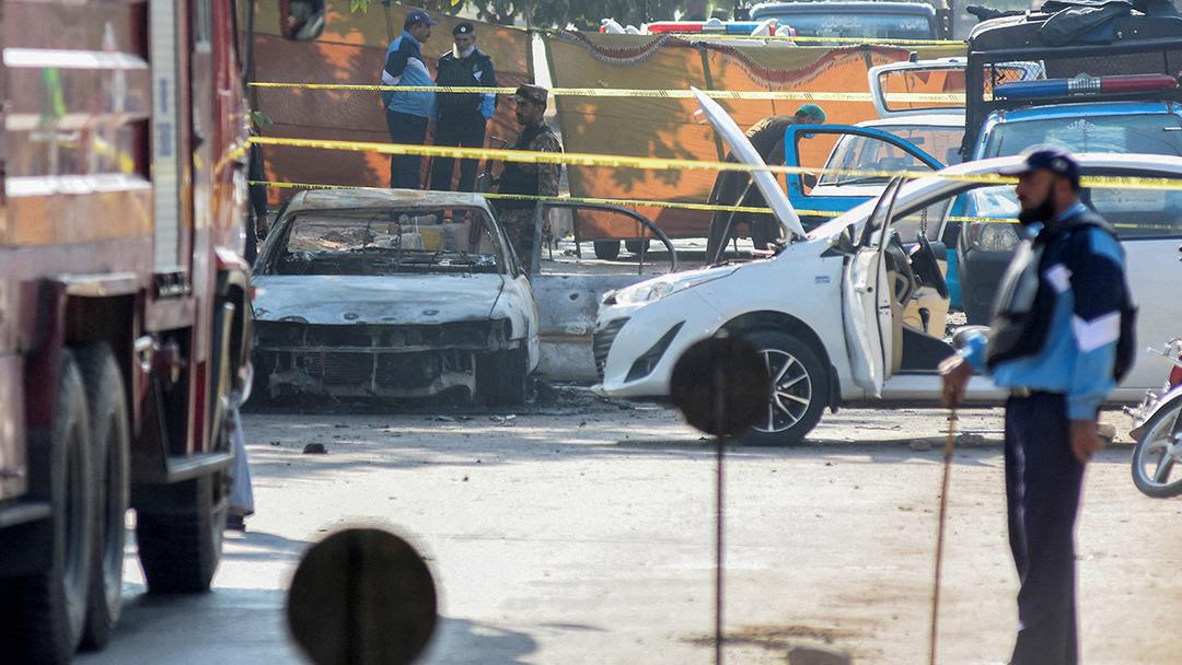 Pakistan'da mahkeme binası &ouml;n&uuml;nde patlama! 12 kişi hayatını kaybetti, 27 kişi yaralandı