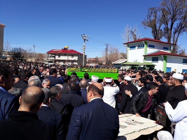 AK Partili Belediye Başkanı son yolculuğuna uğurlandı