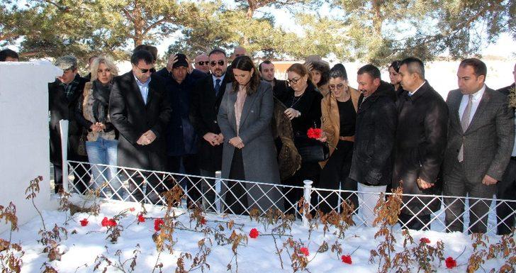 Azerbaycanlı Milletvekili Paşayeva, Nene Hatun’un kabristanını ziyaret etti G3