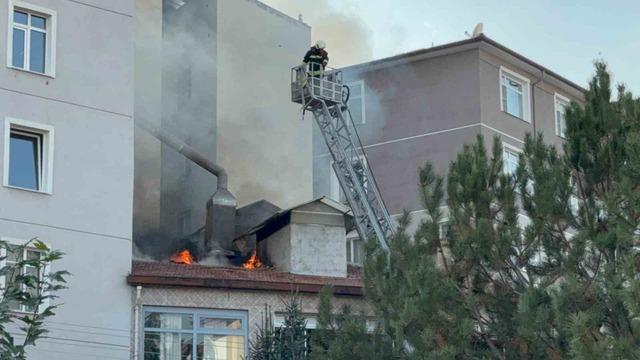 Ereğli’de iş hanının çatısında yangın paniği