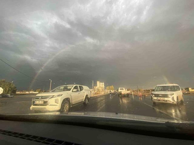 Yağmur sonrası beliren gökkuşağı görsel şölen oluşturdu 1