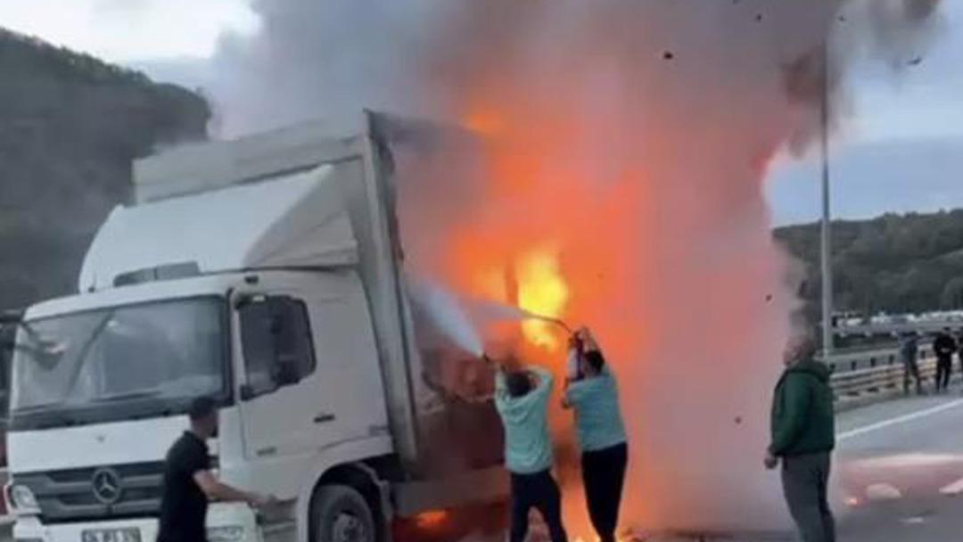 Beykoz da seyir halindeki kamyon alev alev yandı 2