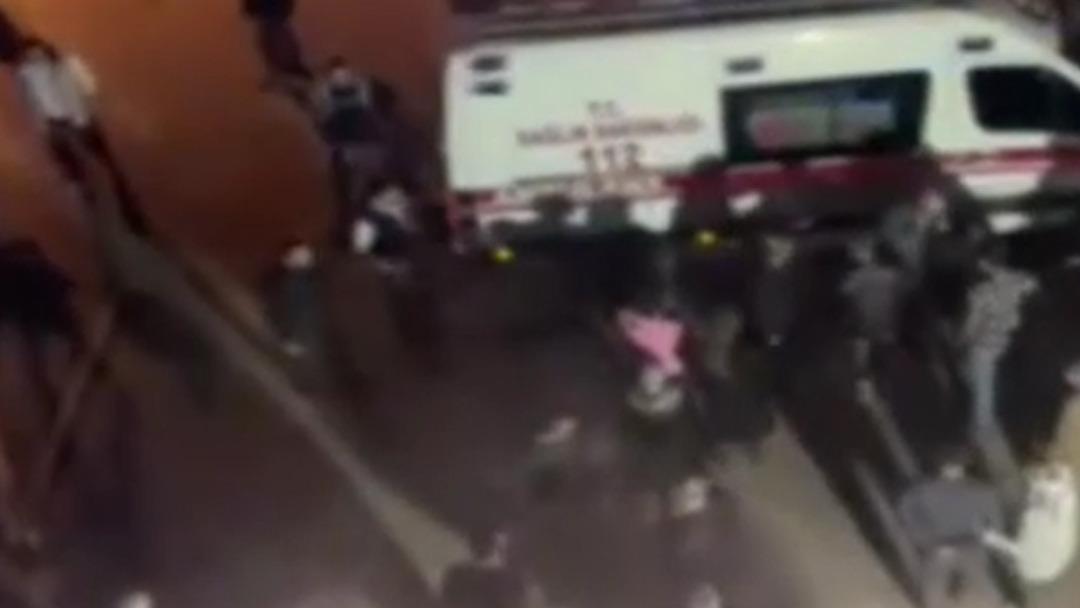 Aracına binerken silahlı saldırıya uğradı: 1 ölü 1