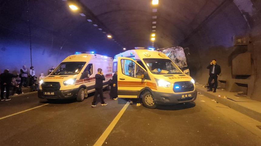 Osmaniye&rsquo;de otob&uuml;s ile tır &ccedil;arpıştı! Yaralılar var