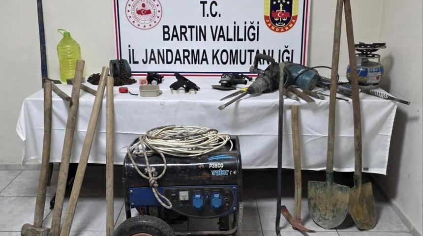 Define avcılarına su&ccedil;&uuml;st&uuml;: 2 g&ouml;zaltı