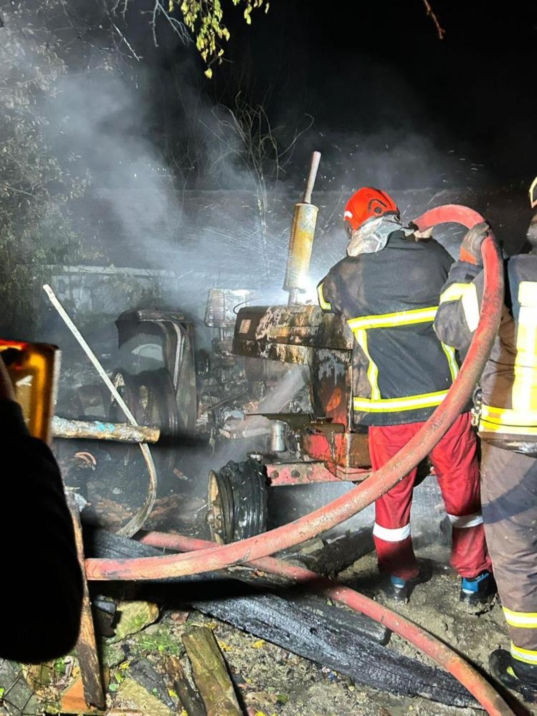 Bartın da yıldırım d&uuml;şt&uuml;: 2 ara&ccedil; yandı 1