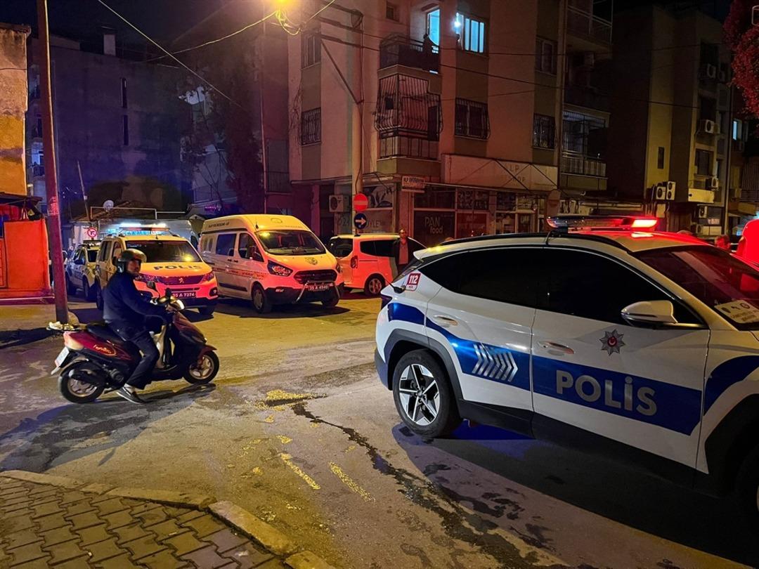 İzmir&rsquo;de sokak ortasında silahlı saldırı: 1 &ouml;l&uuml; 3 yaralı 2
