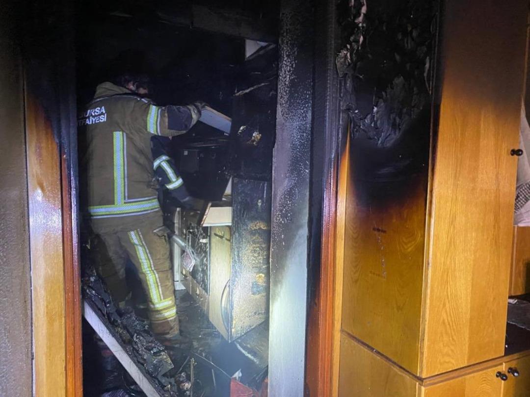 Aynı apartmanda 5. kez yangın &ccedil;ıktı 2