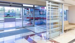 Fethiye'de minib&uuml;s ile kamyonetin &ccedil;arpıştığı kazada 13 kişi yaralandı