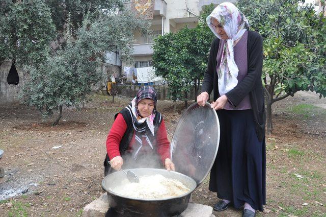 Annelerden Mehmetçik’e sıcak yemek