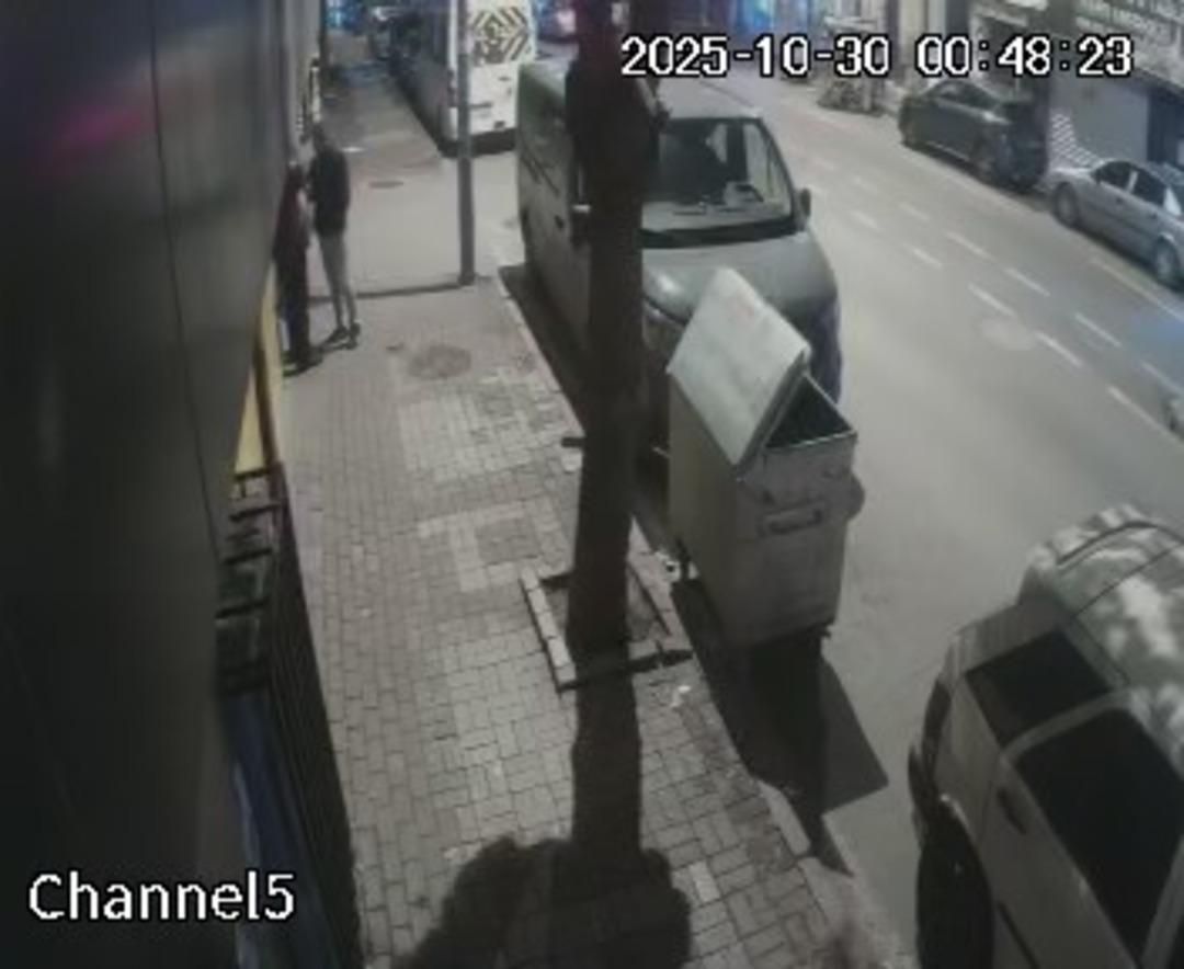 2 kişiden çekilmelerini istedi! Bir anda pompalıyla ateş açtı 6