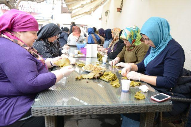 Kadın kursiyerler askerler için kumanya hazırladı