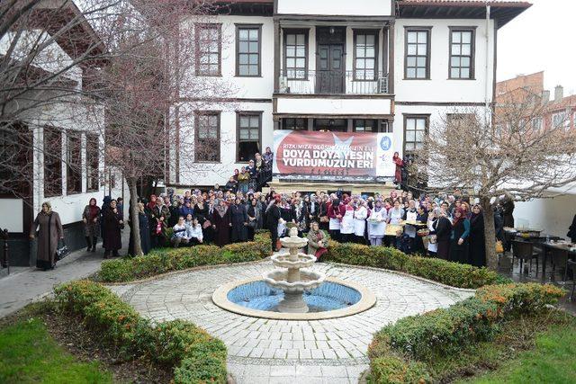 Kadın kursiyerler askerler için kumanya hazırladı