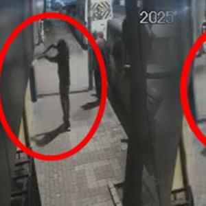 2 kişiden çekilmelerini istedi! Bir anda pompalıyla ateş açtı