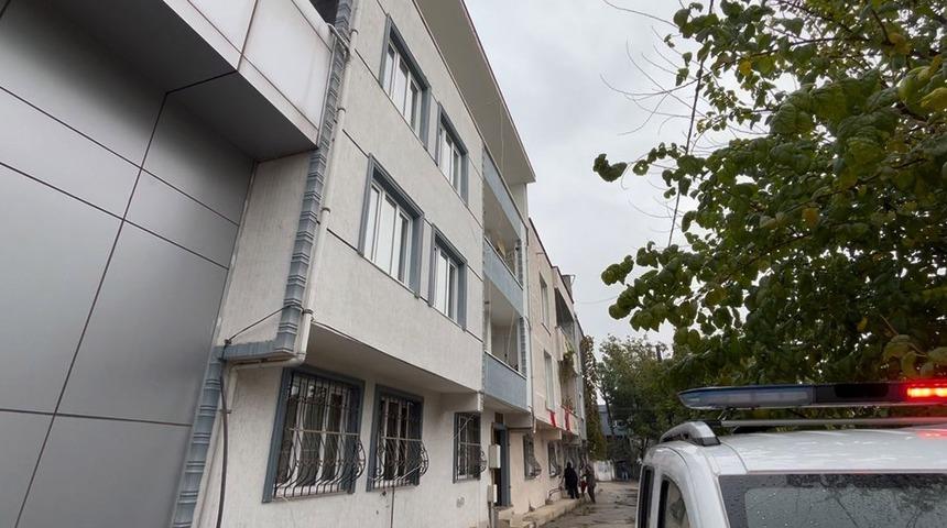 Dengesini kaybedip camdan düşen şahıs ağır yaralandı