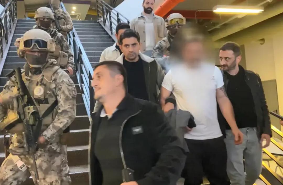  Pişman değilim  demişti! Yayıncı kuruluş binasına basan kişi tutuklanarak cezaevine gönderildi 2