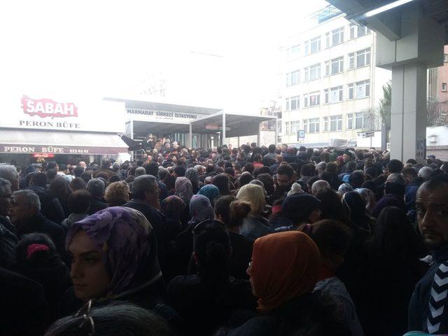 Vapur seferleri yapılamayınca Marmaray'da yoğunluk yaşanıyor (2)