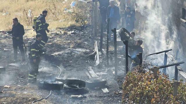 Şırnak’ta boş arazideki odun ve lastikler yandı 2