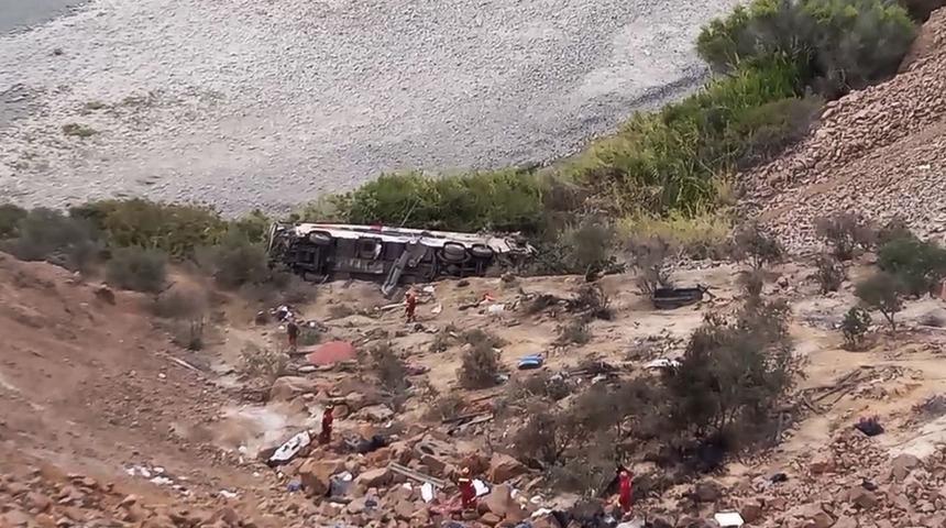 Peru’da otobüs kazası: 37 ölü