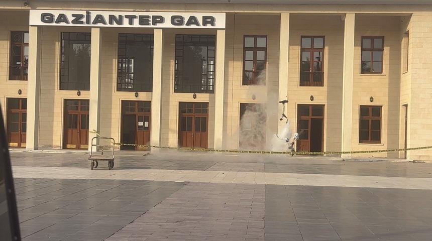 Gar istasyonunda ş&uuml;pheli &ccedil;anta paniği