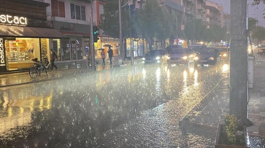 D&uuml;zce&rsquo;de en fazla yağış G&uuml;m&uuml;şova&rsquo;da &ouml;l&ccedil;&uuml;ld&uuml;