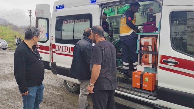 Beton mikseri otomobille çarpıştı: 1’i çocuk 5 kişi yaralandı 4