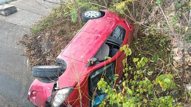 Bilecik’te takla atan otomobil yan yattı: 3 yaralı