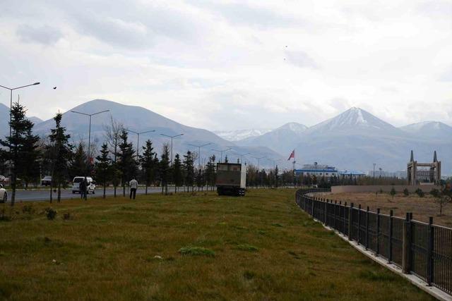 Kamyonun freni boşaldı, zincirleme kaza yaşandı: 2 yaralı 3