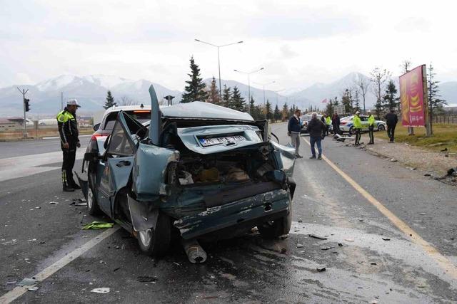 Kamyonun freni boşaldı, zincirleme kaza yaşandı: 2 yaralı 6