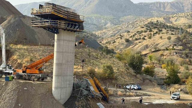 Diyarbakır&rsquo;da 4 kişinin &ouml;ld&uuml;ğ&uuml; viyad&uuml;k inşaatı olayına ilişkin g&ouml;zaltı sayısı 4&rsquo;e y&uuml;kseldi 1