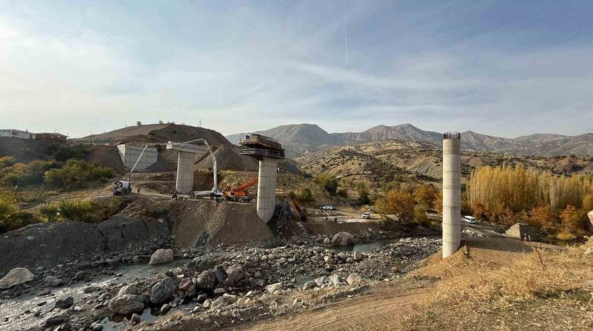 Diyarbakır&rsquo;da 4 kişinin &ouml;ld&uuml;ğ&uuml; viyad&uuml;k inşaatı olayına ilişkin g&ouml;zaltı sayısı 4&rsquo;e y&uuml;kseldi