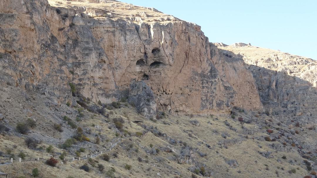 Depremden sonra kabusa d&ouml;nd&uuml;! &Uuml;rk&uuml;ten sesler &ccedil;evre halkını huzursuz ediyor... 1