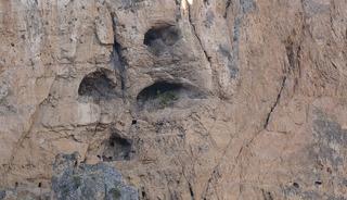 Mağaradan gelen ürküten sesler tedirginlik uyandırdı