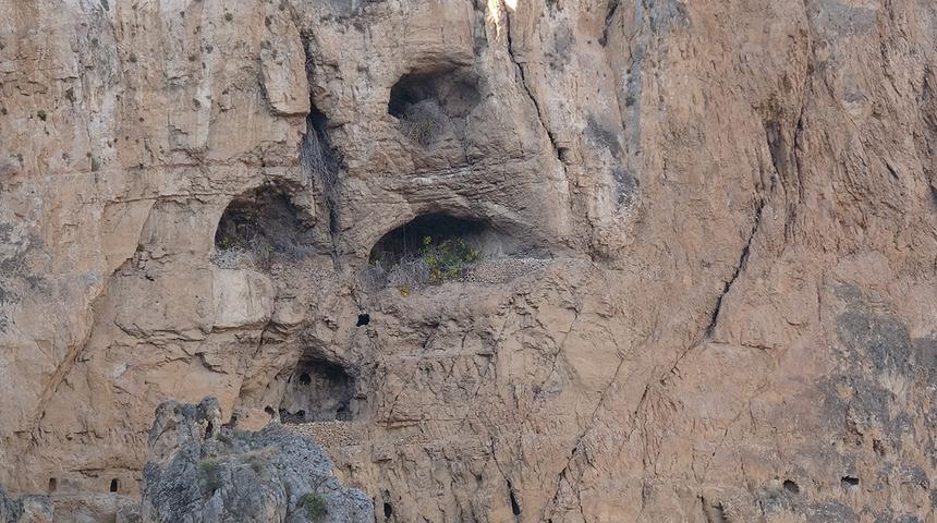 Depremden sonra kabusa d&ouml;nd&uuml;! &Uuml;rk&uuml;ten sesler &ccedil;evre halkını huzursuz ediyor...