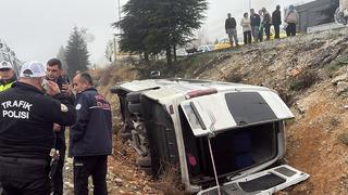 Muğla'da yolcu minibüsü devrildi: 15 kişi yaralandı