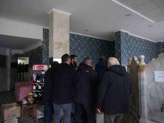 Dere yatağında cenazelerine ulaşılan anne ve oğlunun cenazesi ilçeye getirildi 2