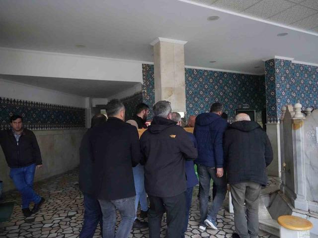 Dere yatağında cenazelerine ulaşılan anne ve oğlunun cenazesi ilçeye getirildi 1