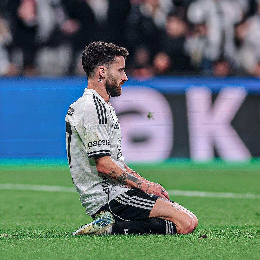 Beşiktaş ta Rafa Silva ile ipler tamamen kopmak &uuml;zere! Yıldız futbolcu futbolu bile bırakıyor iddiası g&uuml;ndeme bomba gibi d&uuml;şt&uuml;... 1