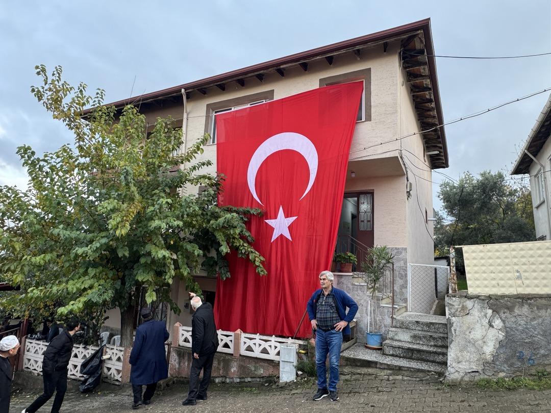 Şehit babası uçağa binmeden önceki son konuşmalarını anlattı: Sis var kalkmıyor uçak 1