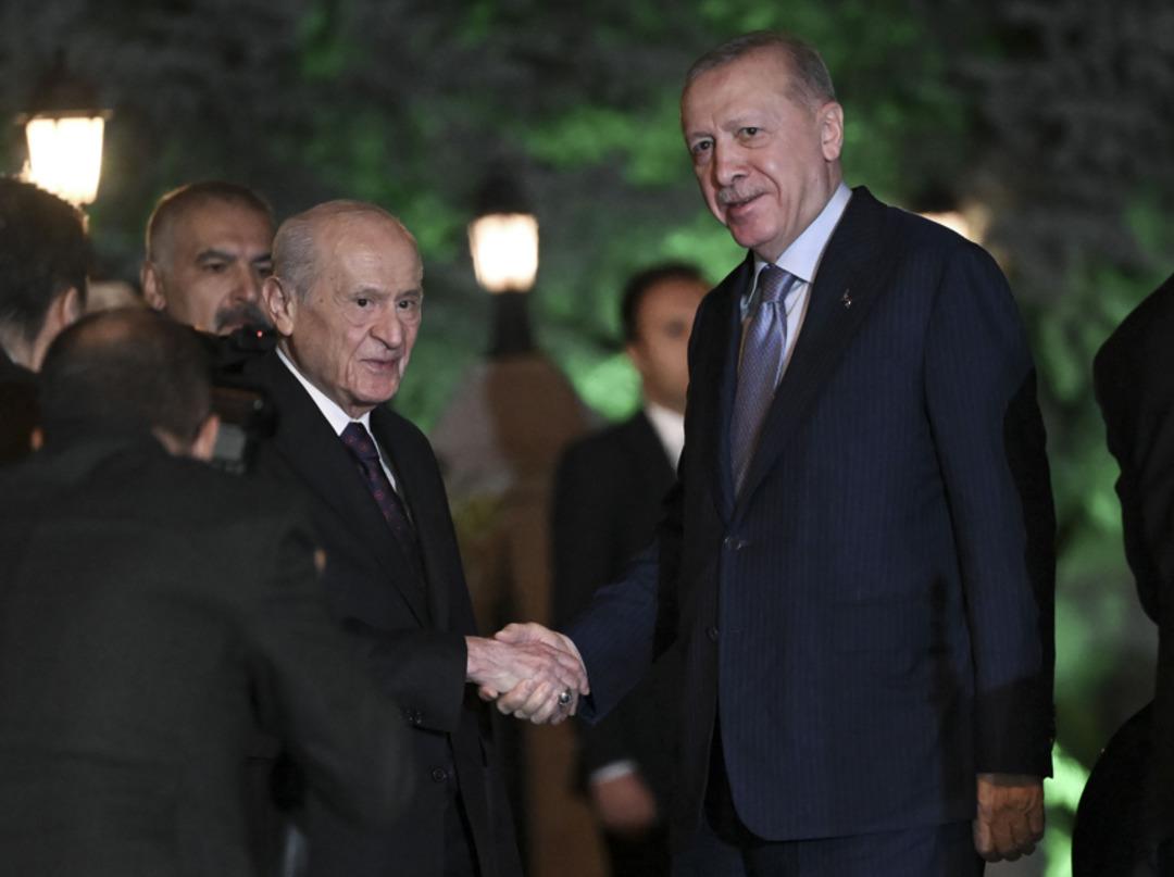 G&ouml;zler Erdoğan-Bah&ccedil;eli g&ouml;r&uuml;şmesinde: Cumhurbaşkanı Erdoğan, MHP lideri Bah&ccedil;eli yi konutunda ziyaret etti 1