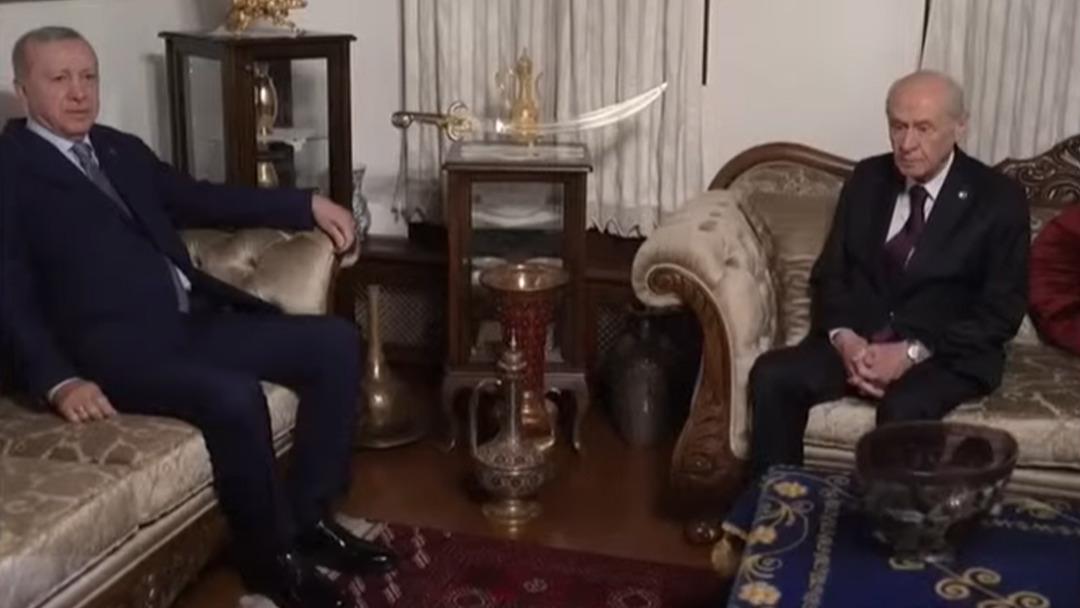G&ouml;zler Erdoğan-Bah&ccedil;eli g&ouml;r&uuml;şmesinde: Cumhurbaşkanı Erdoğan, MHP lideri Bah&ccedil;eli yi konutunda ziyaret etti 2